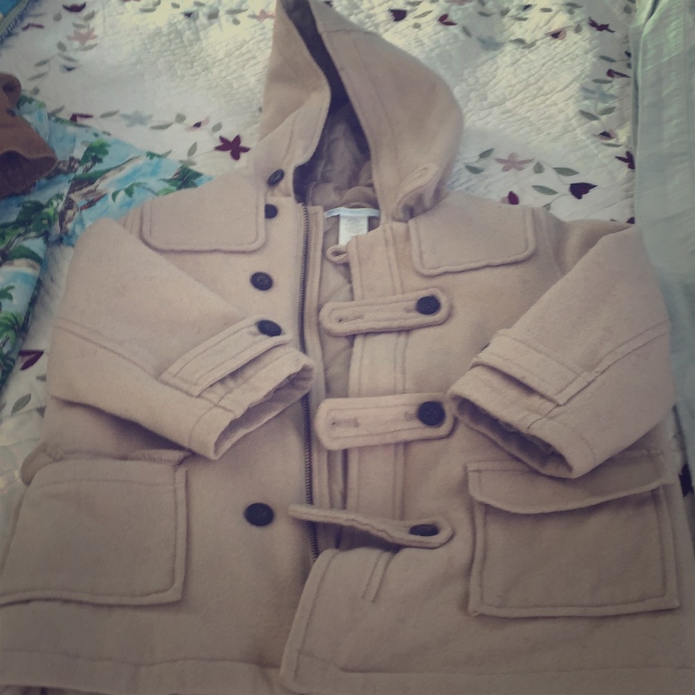 Beige tan Coat. Excellent condition. Size 2/3 T